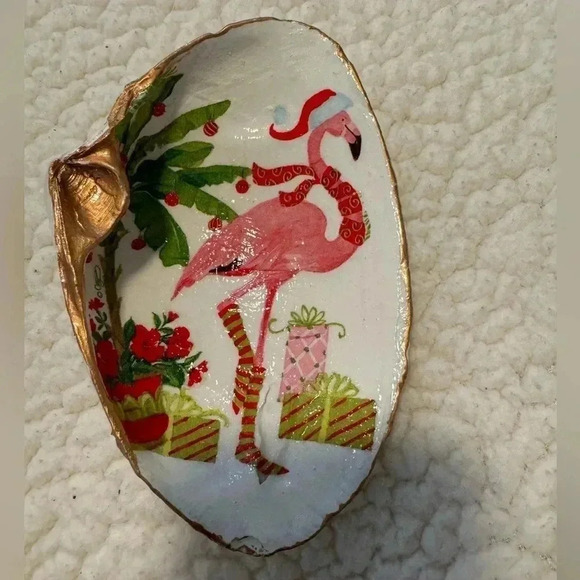 HANDMADE 2 SIDED CLAM SHELL ART/CHRISTMAS FLAMINGOS. 🦩 - Picture 3 of 4